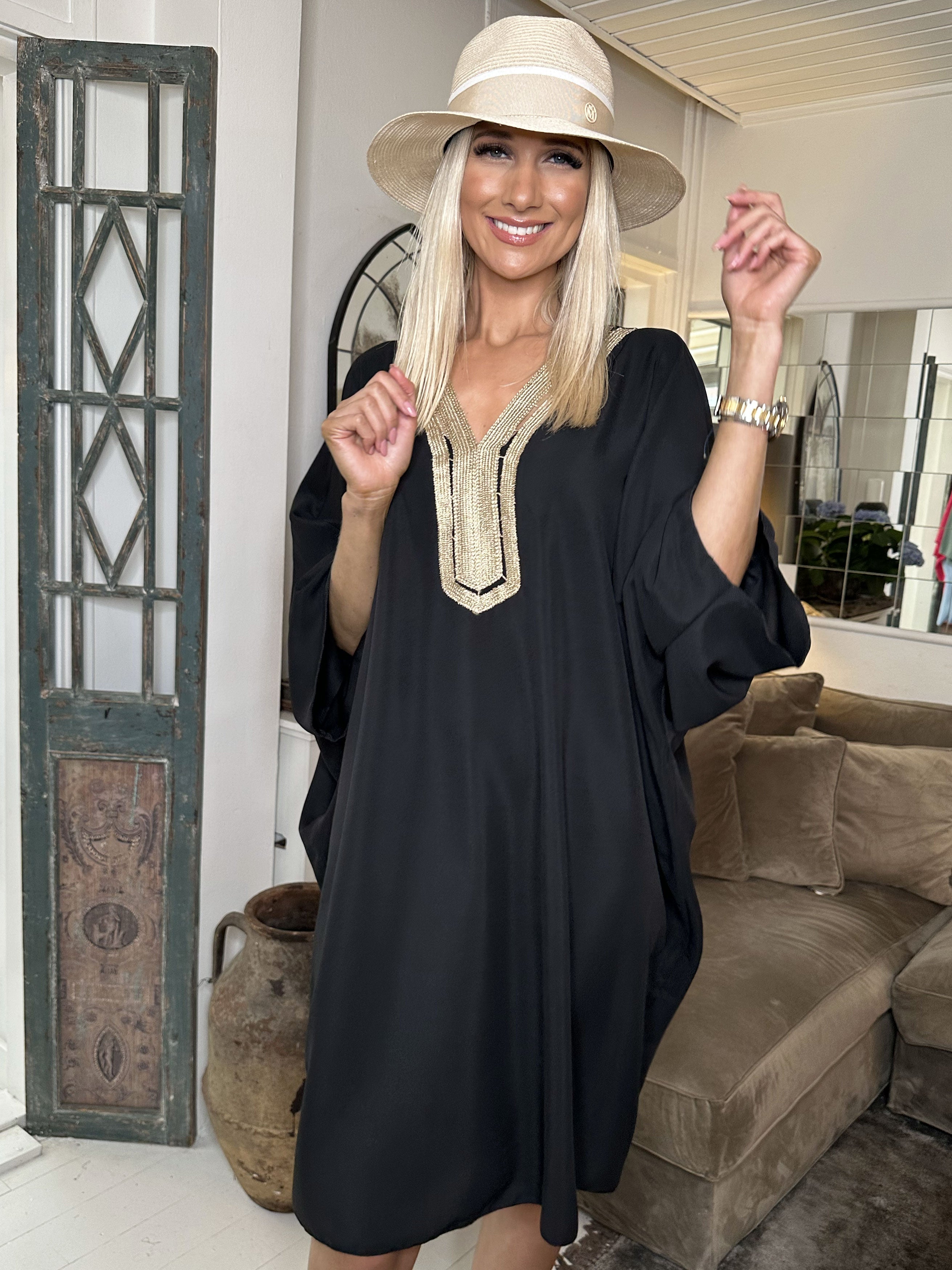 Viola - Tunika med gyllene halsringning